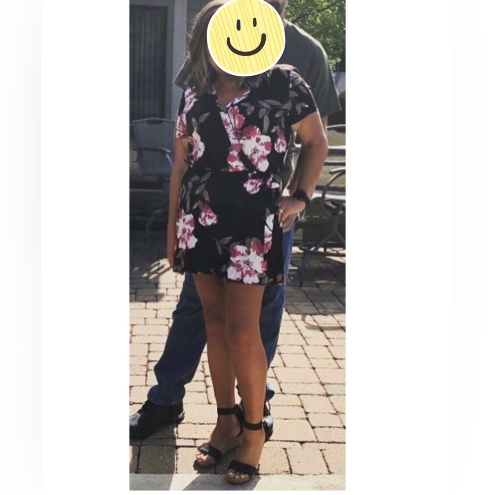 Size XL American Rag Juniors’ Floral Wrap Romper